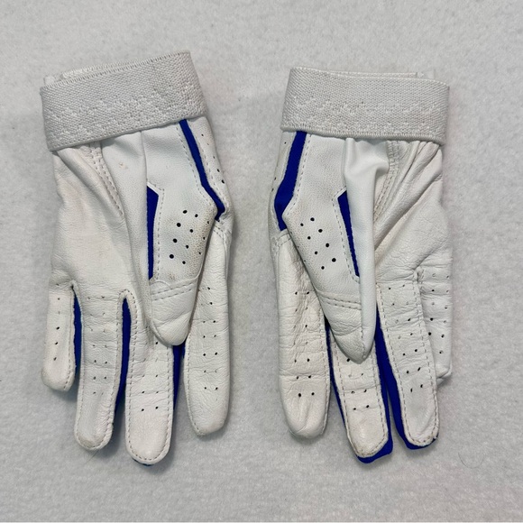 Youth Rawlings Players Series T-ball glove & Under Armour batting gloves - Picture 6 of 9